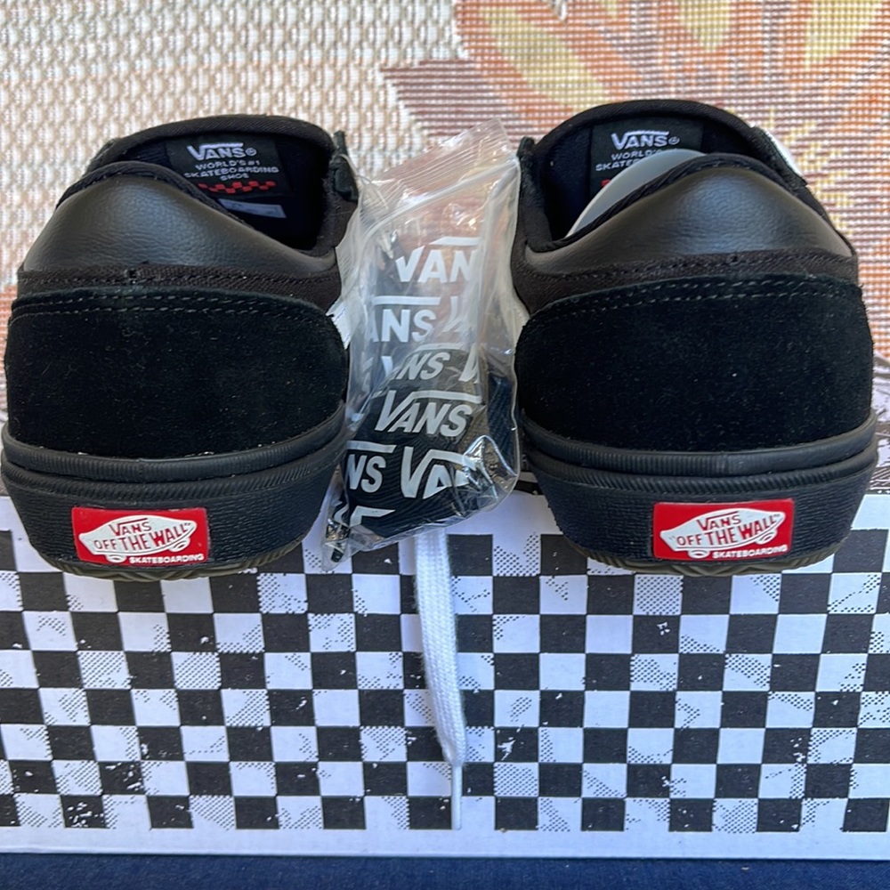 Vans WMNS Gilbert Crockett
Blackout
VN0A5JIF10J
Sneakers - Picture 14 of 16